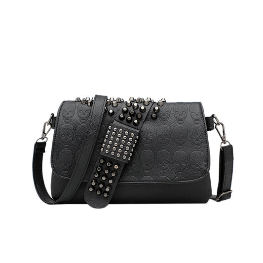 Sac bandoulière rivets tête de mort noir