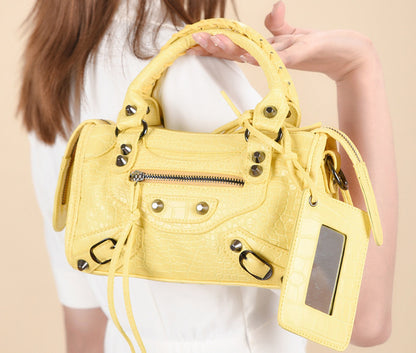 Sac crossbody jaune femme Classic City cuir PU compact tendance urbain