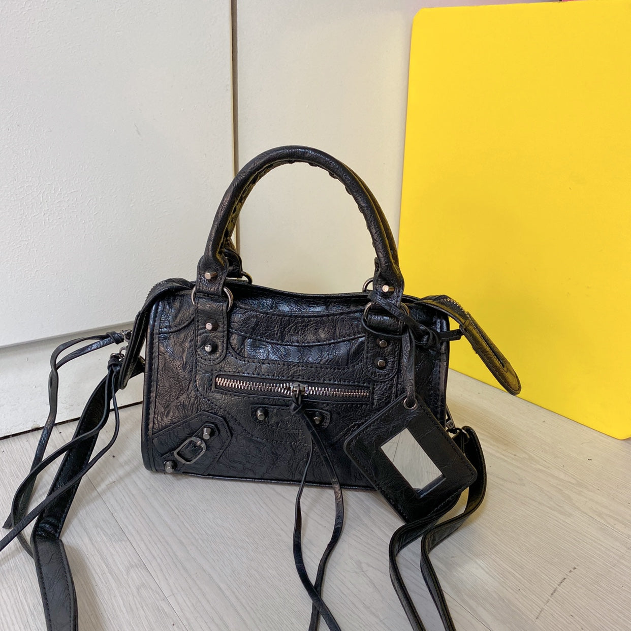 Sac messenger rivets haut de gamme