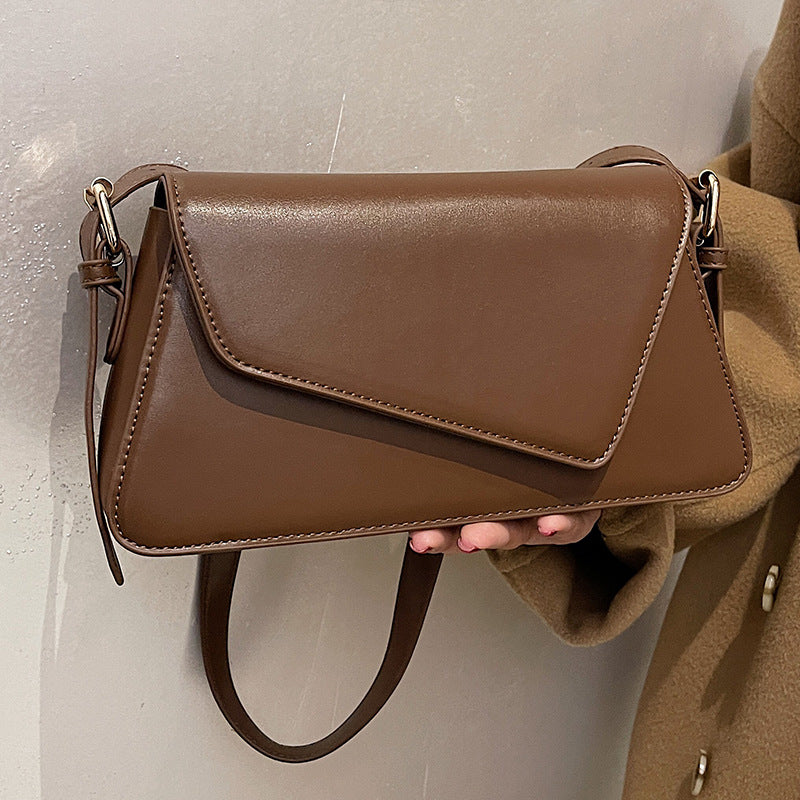 Sac bandoulière femme vue profil quotidien
