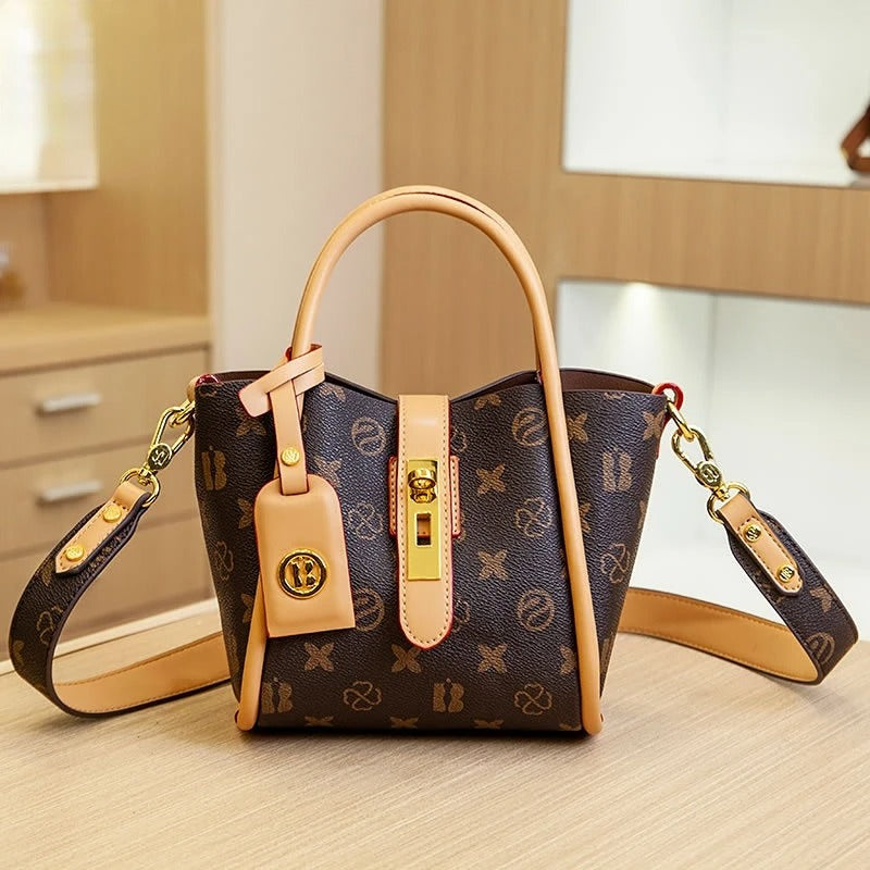 Sac seau femme PVC poignée souple détail