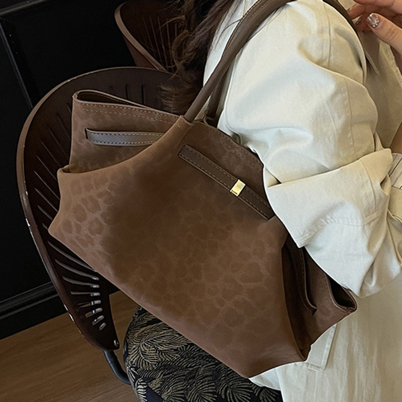 Intérieur spacieux sac tote avec compartiment zippé et poches organisées doublure polyester