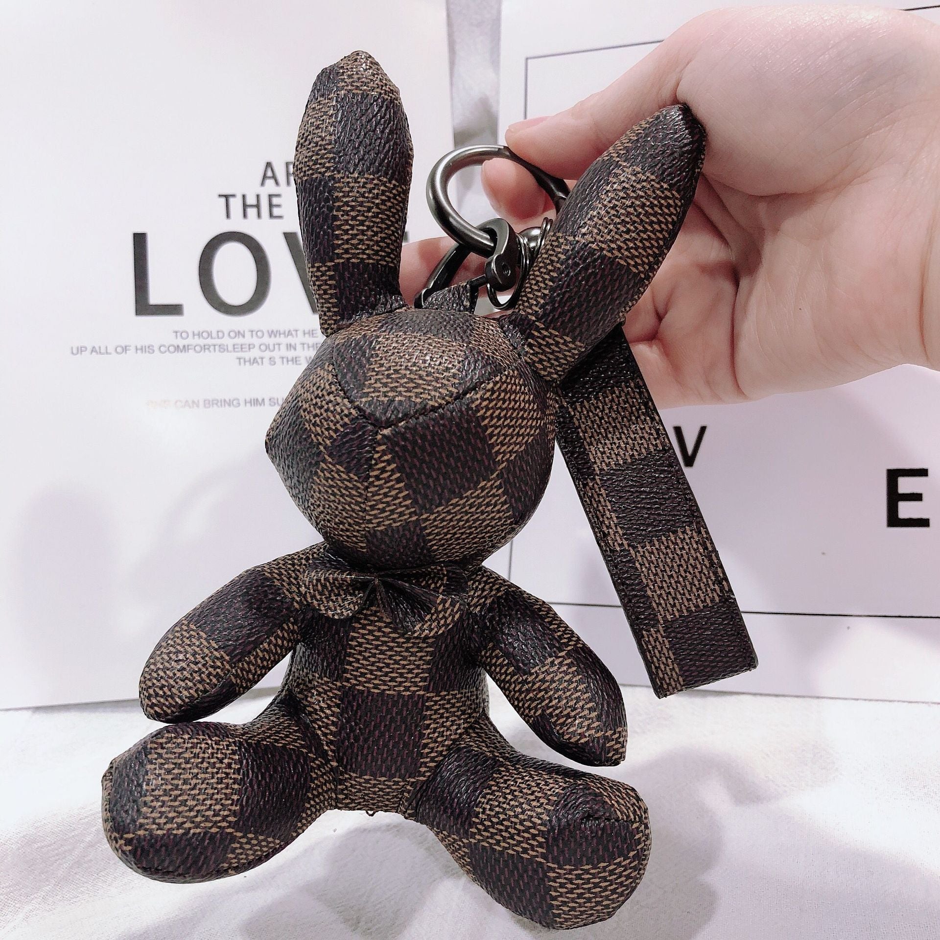 Lapin café carreaux