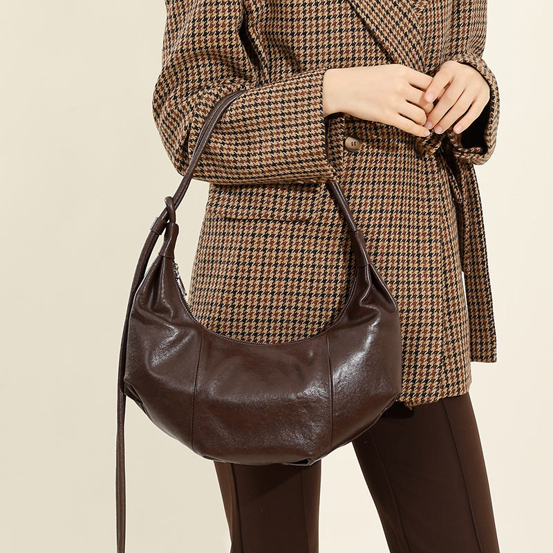 Sac croissant cuir détail