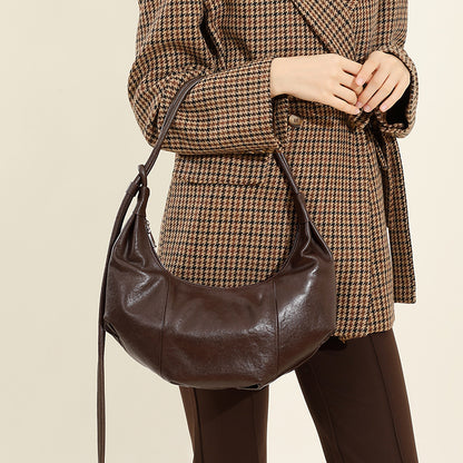 Sac croissant cuir détail